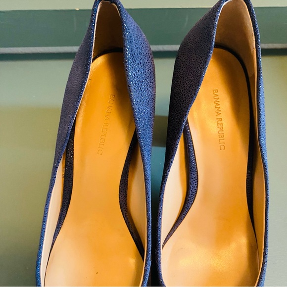 Banana Republic Madison Block Heel Pump - Picture 9 of 11